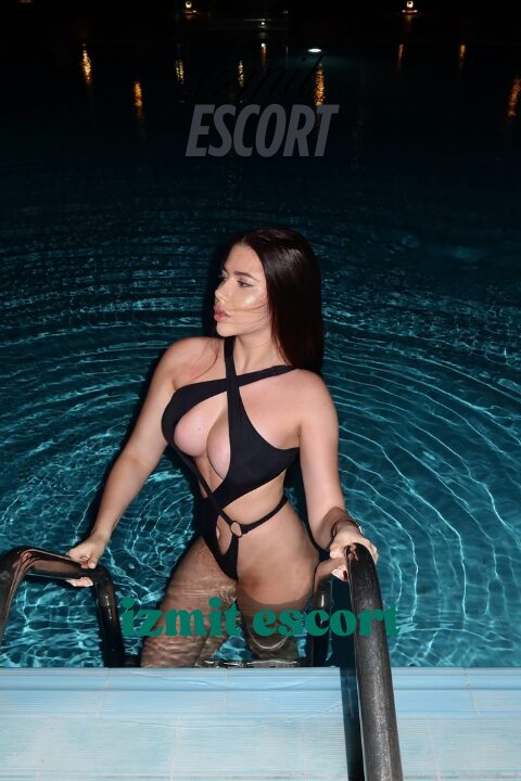 Kartepe Escort Alara Buz Gibi Gözler Alev Gibi Bir Gece