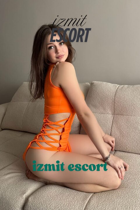 Karasu Escort Ceren Sessizce Başlayan Gece Zevkle Biten