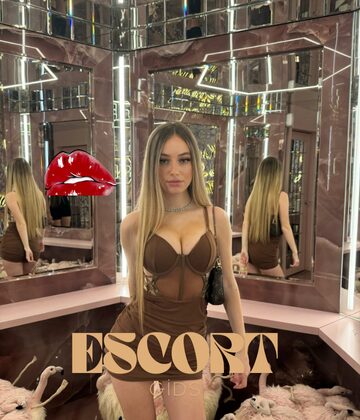 derince escort cemre kadın misafiriyle erotik gece