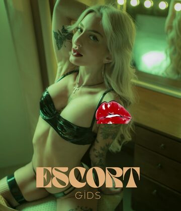 Kocasını Benimle Paylaşan Kadın